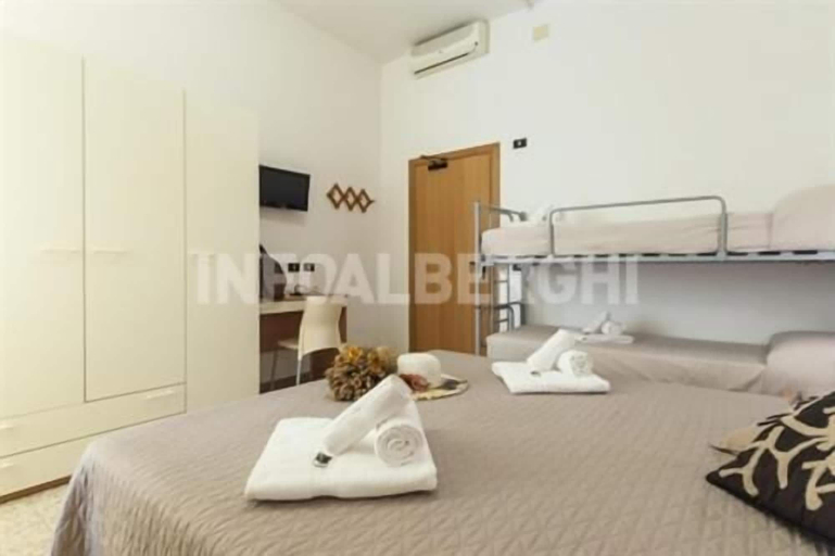 Bedroom 4, Hotel La Pergola, Rimini