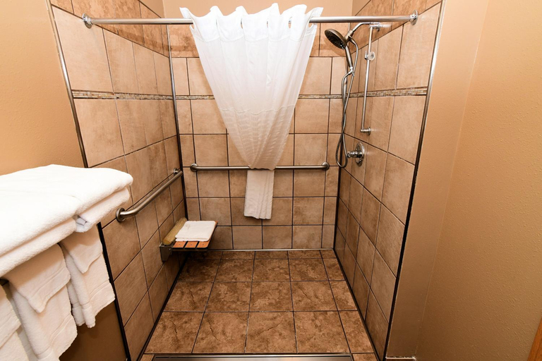 Bathroom 4, Cobblestone Inn & Suites - Denison - Majestic Hills, Crawford