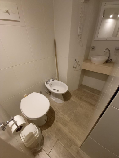 Bathroom 3, Hotel Albamar, General Pueyrredón
