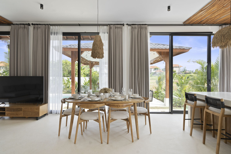 Dining Room 12