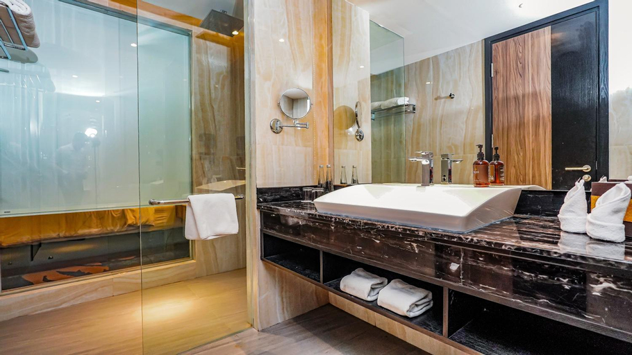 Bathroom 10