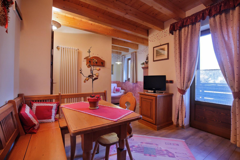 Others 4, Hotel Leonardo, Trento