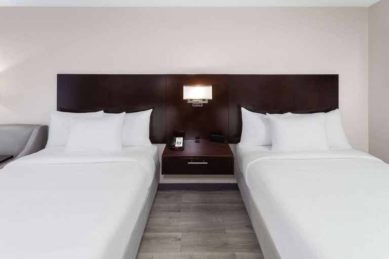 Bedroom 3, Days Inn by Wyndham Melbourne, Brevard