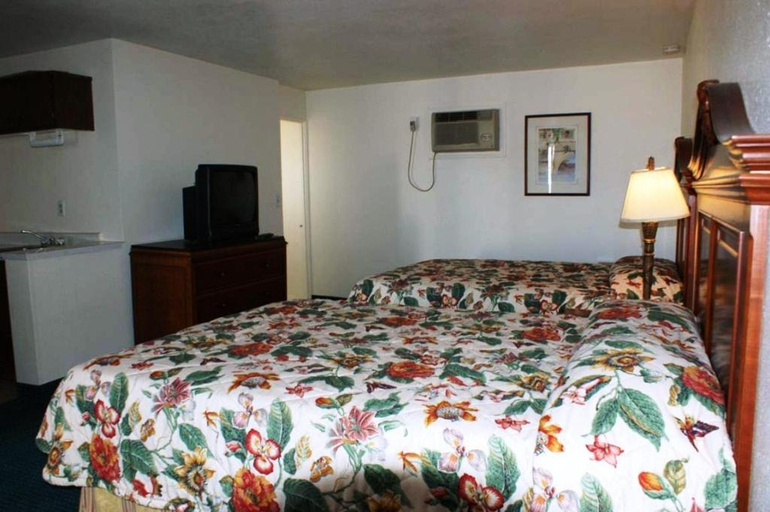 Bedroom 2, Hwy. Express Inn & Suites, Graham