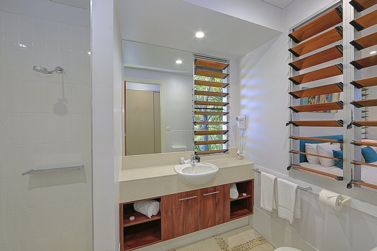 Bedroom 5, Sandcastles 1770 Motel & Resort, Miriam Vale
