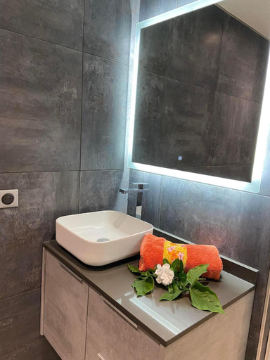 Bathroom 2, Beach side Duplex