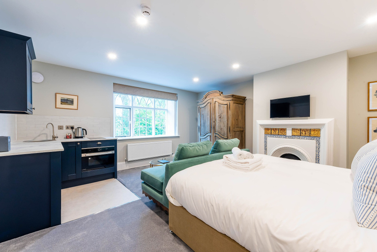 Bedroom 2, Old Abbey House Hotel, Oxfordshire