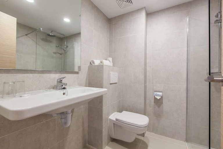 Bathroom 5, A10 Sol de Alcudia Apartamentos, Baleares