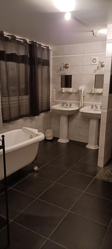 Bathroom 3, Logis Hotel Grangier, Lot