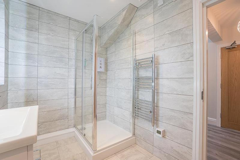 Bathroom 3, The Queens Arms Apartments, Knowsley