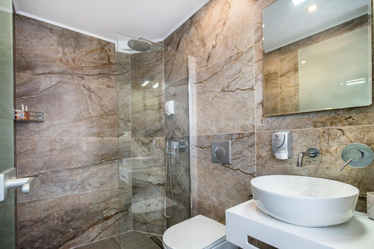 Bathroom 5, Azzurro Deluxe, East Macedonia and Thrace