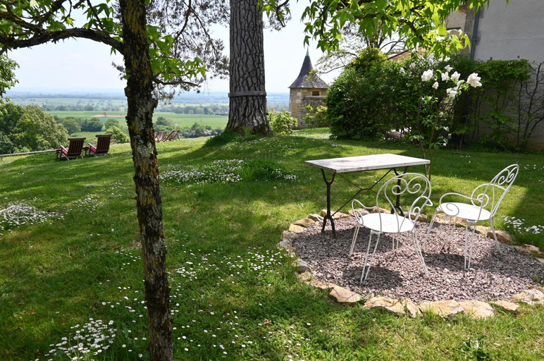 Others 4, Villa Champallement, Nièvre