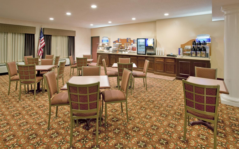 Food & Drinks 5, Seasons Inn & Suites , Madison