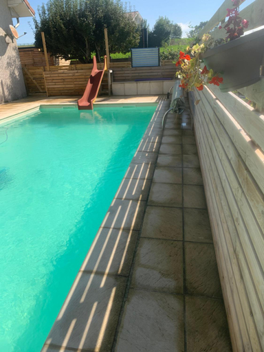 Sport & Beauty 4, La k abane jacuzzi exterieur chauffee piscine de saison totalement privatise, Isère