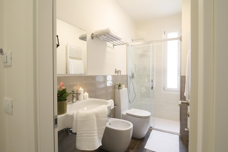 Others 2, Bed & Basta City, Reggio Nell'Emilia