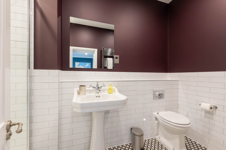 Bathroom 3, Old Abbey House Hotel, Oxfordshire
