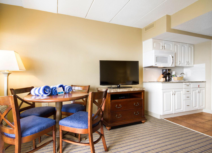 Others 5, Wyndham Inn on Long Wharf, Newport
