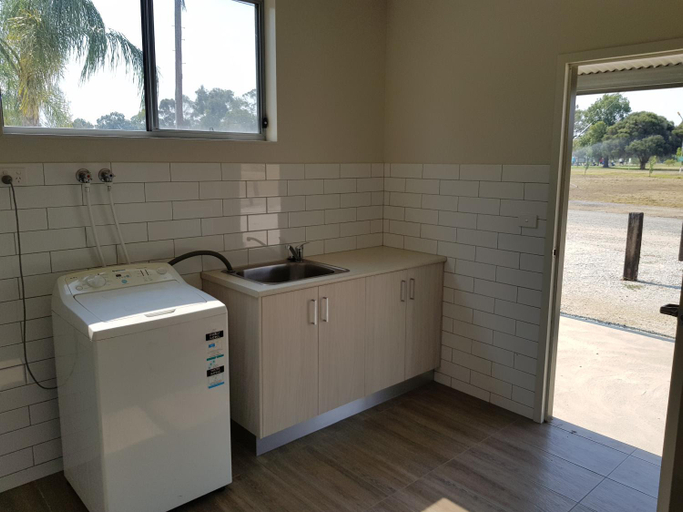 Bathroom 4, Comfort Suites Clubarham Golf Resort, Wakool
