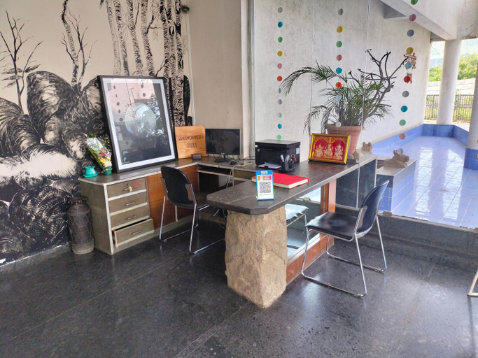 Public Area 1, Hotel Sumanchandra Suites, Nashik
