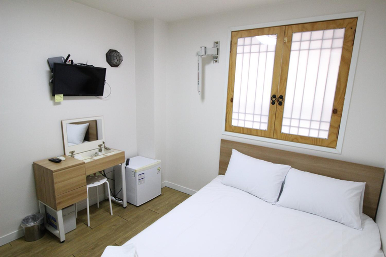 Bedroom 12