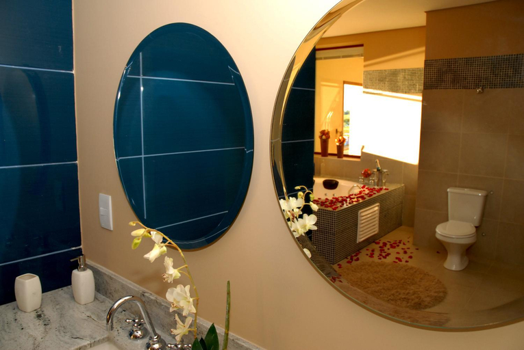 Bathroom 5, Ramada by Wyndham Furnaspark, Formiga