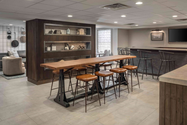 Food & Drinks 5, Holiday Inn Express South Burlington Downtown by IHG, Chittenden