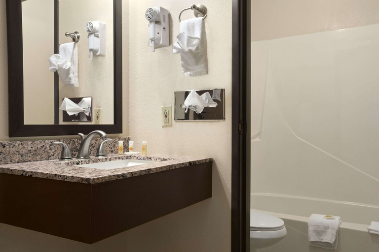 Bathroom 4, Days Inn & Suites by Wyndham Gunnison, Gunnison