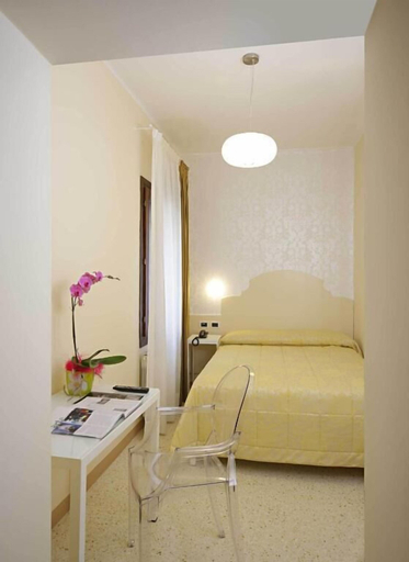 Bedroom 3, Hotel Adriatico, Venezia