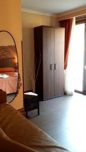 Bedroom 2, Jadore Monic, Rome