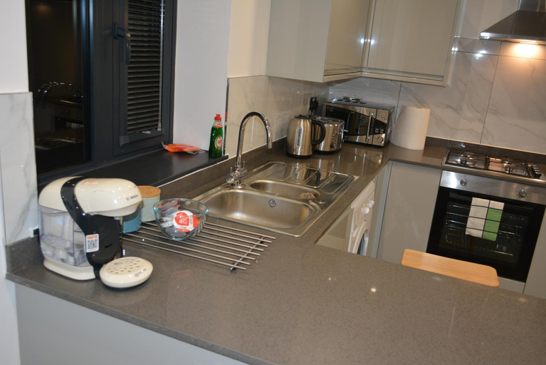 Others 4, Lovely & Spacious 2-Bedroom Apartment with Balcony and Free Parking, Oxfordshire