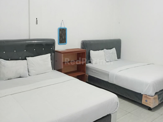 Bedroom 3, RedDoorz @ Pantai Sayangheulang, Garut