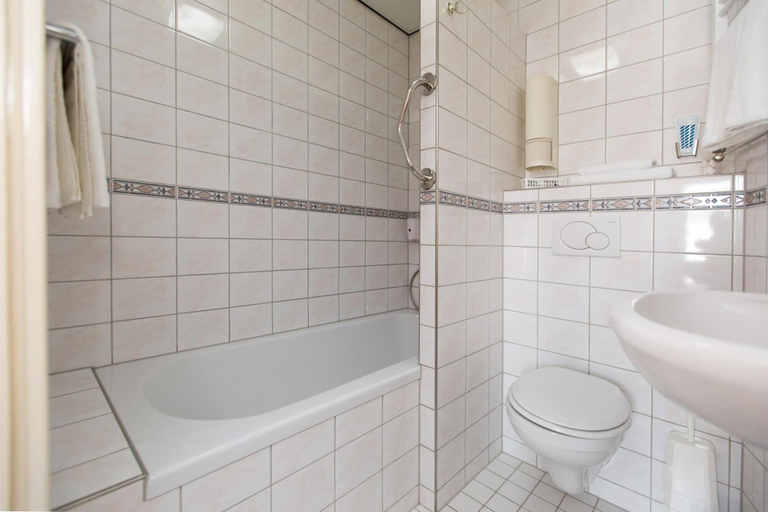Bathroom 5, Hotel Breitner, Rotterdam