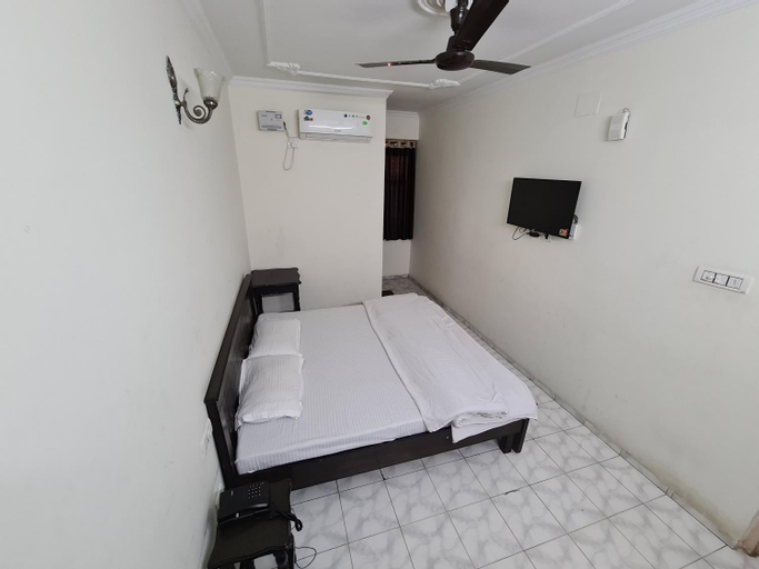 Others 5, Hotel Victoria, Chandigarh