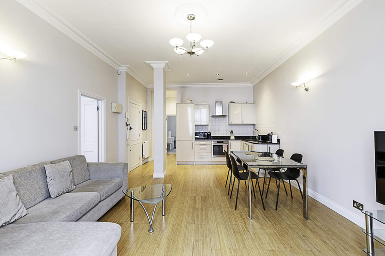 Others 5, London Bliss: Central Paddington Gem, London