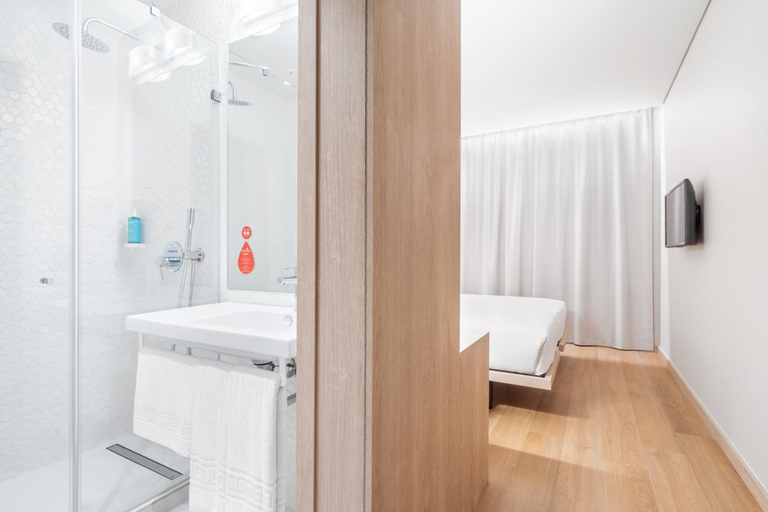 Bathroom 4, Moov Hotel Lisboa Oriente, Lisbon