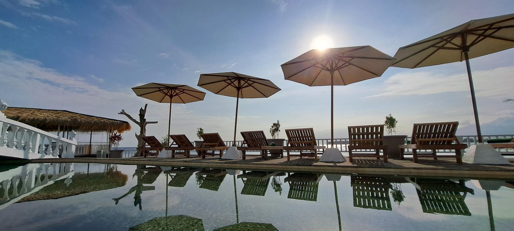 Gili Beachfront Suites - Tap to explore photos