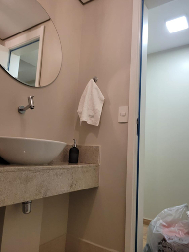 Others 5, LOFT ENCANTADOR COM PISCINA, VAGA, WiFi, TV 50", São Paulo
