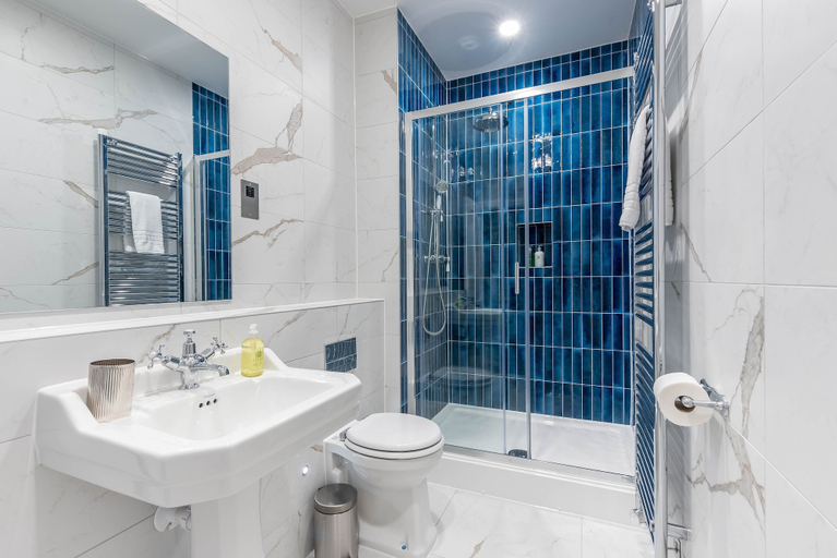 Bathroom 3, Old Abbey House Hotel, Oxfordshire