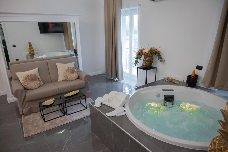 Others 2, NM Luxury Suites, Napoli
