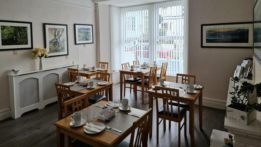 Others 5, Breeze B&B, Conwy