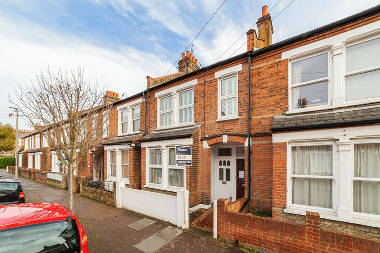 Exterior & Views 2, Colourful Southfields Charm, London