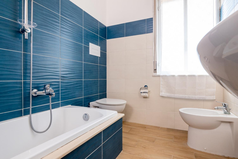 Bathroom 3, Butterfly House, Palermo