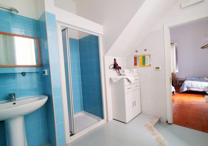 Bathroom 3, A Casa Di Amici, Palermo