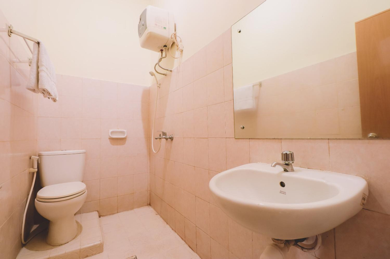 Bathroom 11