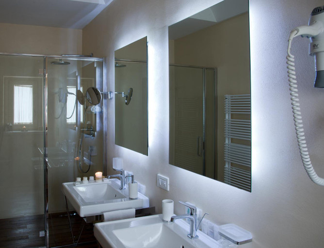 Bathroom 4, Corte Borromeo, Taranto