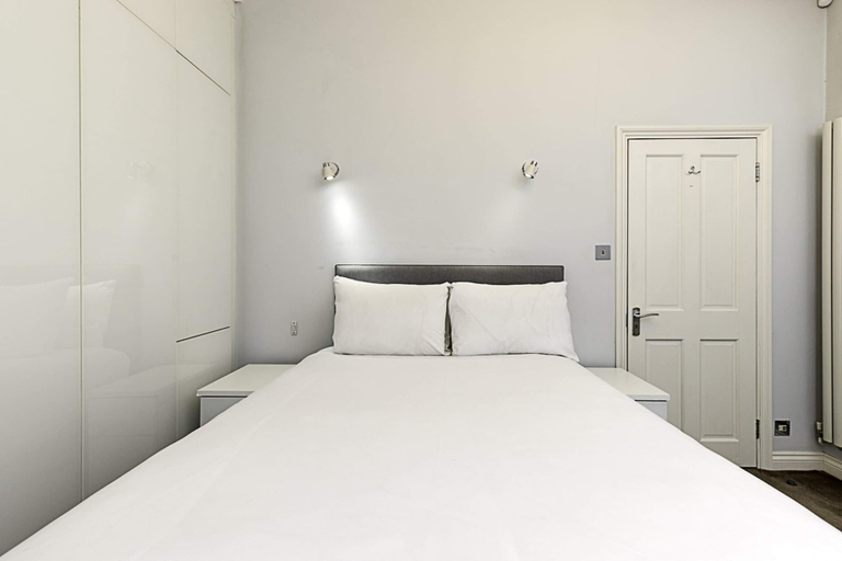 Others 4, London Bliss: Central Paddington Gem, London