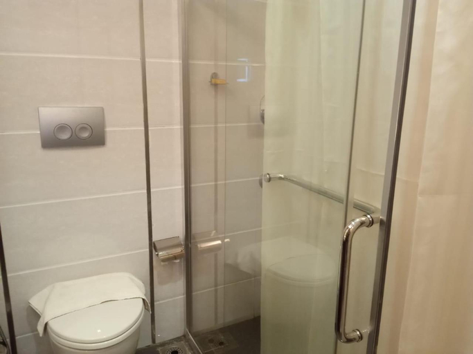 Bathroom 3, Hotel Vakkom Palazzo, Thiruvananthapuram
