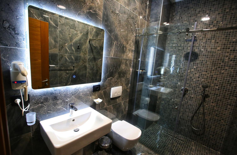 Bathroom 4, Portik Hotel, Beratit