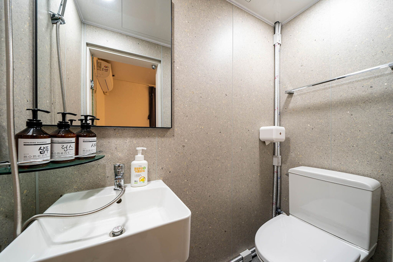 Bathroom 5, Rose Inn, Jongno