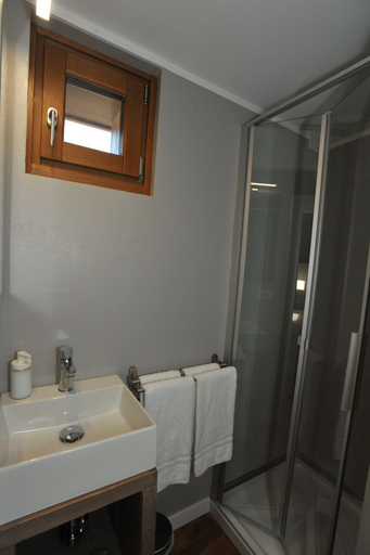 Bathroom 5, Baita Fanti Ski & Bike, Sondrio